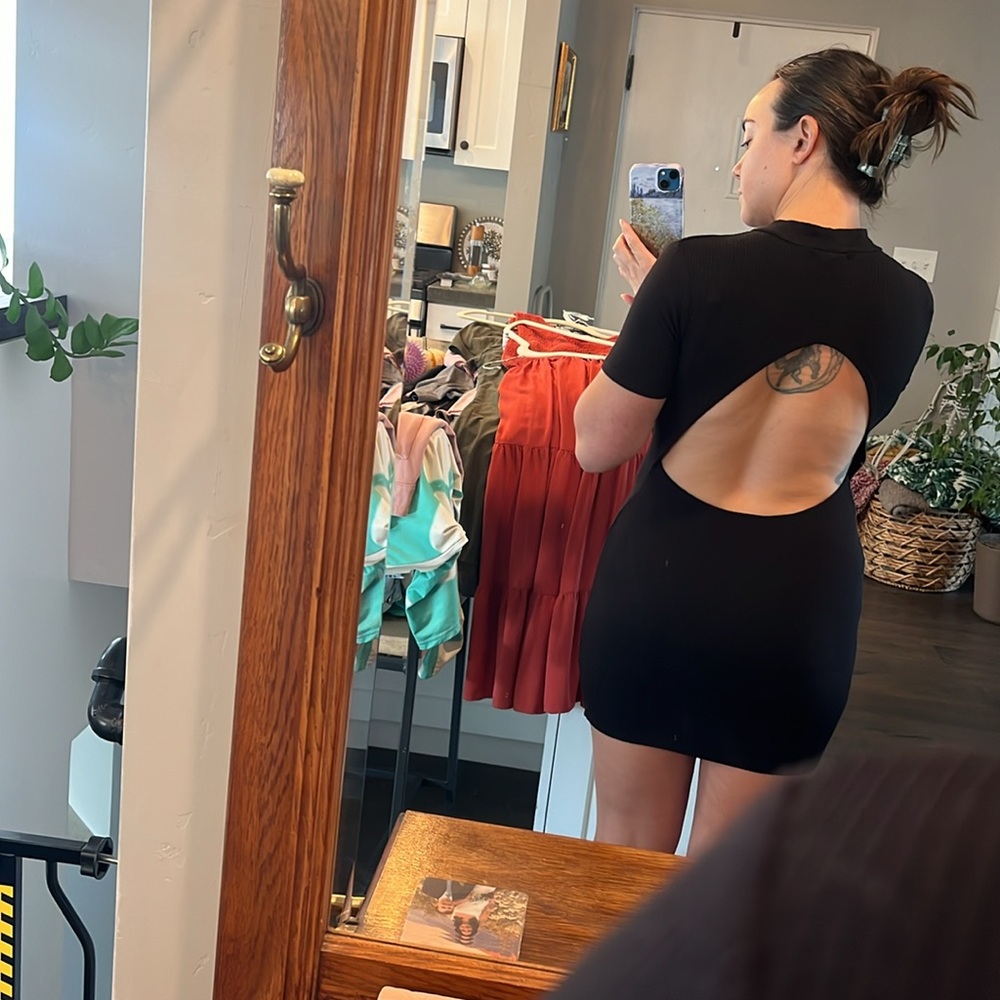 Black triangle backless dress
